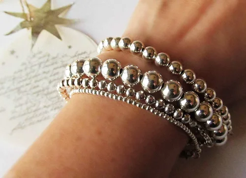 Vista 3 de Pulseras de cuentas para mujer apiladas elásticas doradas plateadas pequeñas cuentas de bola delicadas pulseras de eslabones Figaro para él y ella