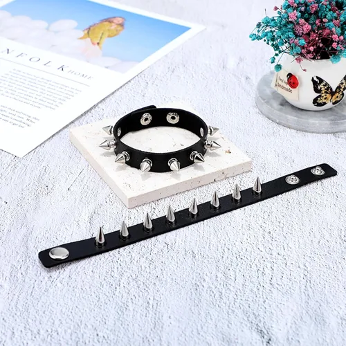 Vista 7 de Telooco 2 pulseras de espigas ajustables con tachuelas, pulseras emo negras con cierre seguro para Halloween, punk, regalo de padre