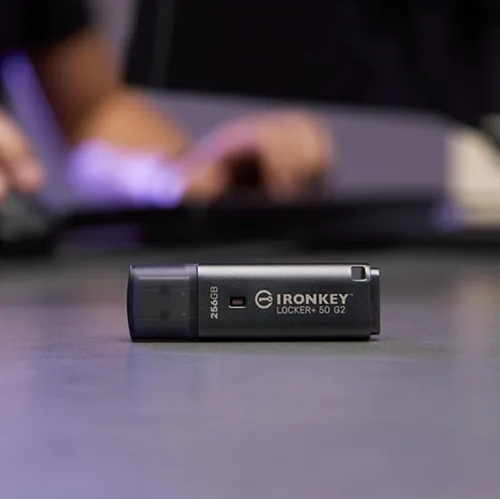 Vista 7 de Kingston Ironkey Locker+ 50 G2 32GB Unidad USB cifrada FIPS 197 Protección AES-XTS Seguridad con contraseñas múltiples USB 3.2 Gen 1