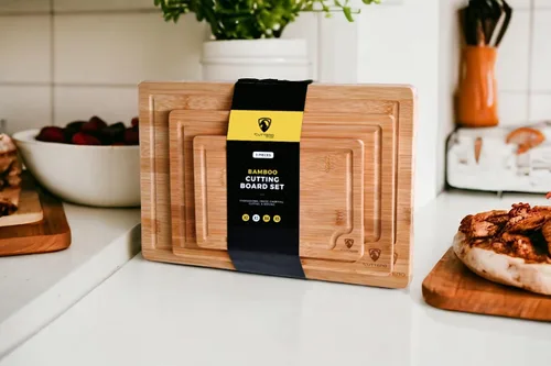 Vista 4 de Juego de 3 tablas de cortar para cocina, tablas de cortar de bambú, tablas de cortar con ranuras para jugos, tabla de cortar gruesa para carne