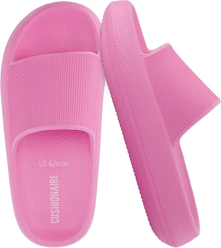 Vista 24 de CUSHIONAIRE Sandalias Feather de EVA para Mujeres – Cómodas Pantuflas Deslizables para Mujeres, Zapatos de Ducha para Interiores y Exteriores Verde