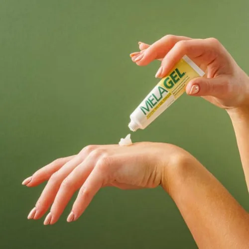 Vista 3 de Melaleuca Balm, tubo de 0.5 onzas, ungüento calmante de aceite de árbol de té para cortes menores, rasguños y picaduras de insectos - Infundido