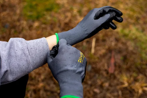 Vista 11 de G & F Products Men's Gardening Gloves, Micro Foam Nitrile Coated, Breathable Nylon