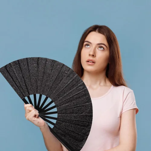 Vista 3 de Paquete de 2 ventiladores de mano plegables grandes para fiestas, abanico de mano con purpurina para festivales, ventilador de mano plegable grande