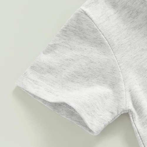 Vista 5 de Conjunto de camiseta de manga corta con estampado de vaca para bebé, pantalones cortos sólidos, ropa de verano