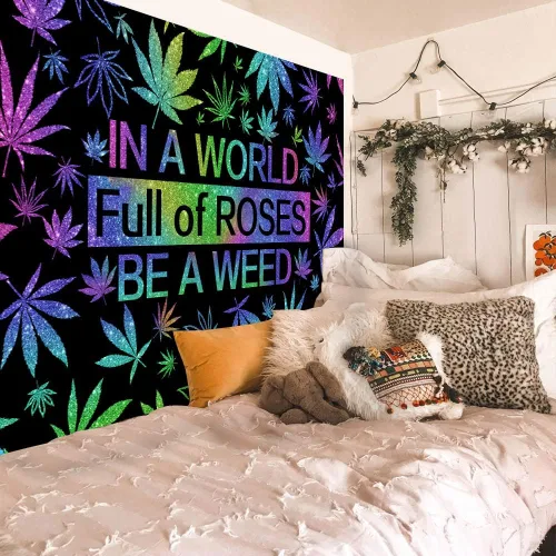 Vista 5 de GOAOK Tapiz de hierba trippy, hojas de cannabis psicodélicas frescas y citas divertidas para dormitorio y sala de estar, 60 x 40 pulgadas