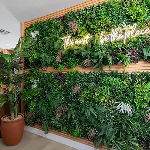 Vista 31 de 3rd Street Inn Paneles de pared de vegetación artificial para privacidad, paquete de 2