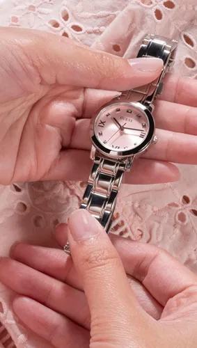 Vista 4 de GUESS US - Reloj analógico plateado y rosa para mujer