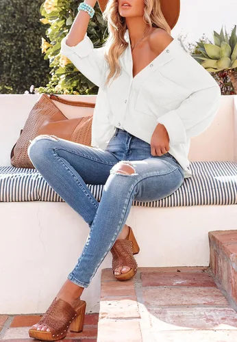 Vista 4 de AISEW Camisas con botones para mujer, estilo casual, cuello en V, manga larga, ajuste holgado, blusas lisas con bolsillo