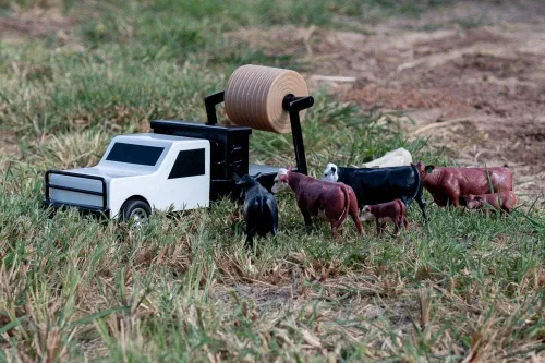 Vista 4 de Little Buster Toys Hereford Calf - Becerro realista, escala 1/16