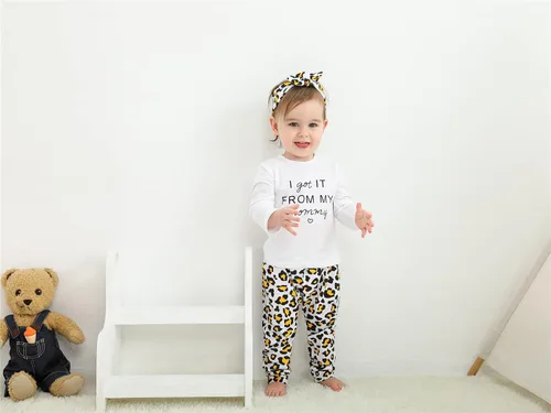 Vista 3 de KuKitty Conjunto de 3 piezas de camiseta de manga larga y pantalones de flores con diadema