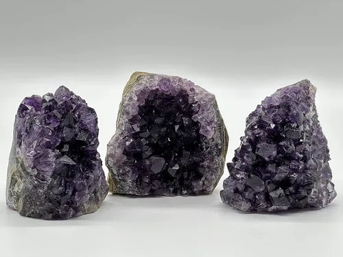 Vista 9 de Racimo de amatista púrpura intenso uruguayo, geoda de amatista, amatista cruda, catedral de amatista, drusa amatista, cristal de amatista