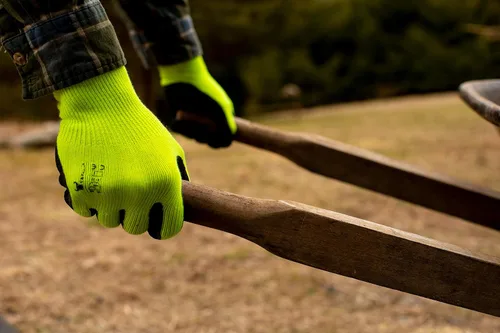 Vista 3 de G & F 1516 - Paquete de 12 pares de guantes premium de trabajo y jardinería de alta visibilidad para hombres y mujeres, guantes con palma y dedos