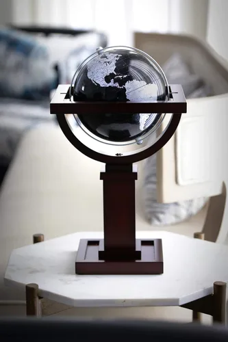 Vista 6 de Frank Lloyd Wright Mini Wright 6" Diámetro Globe, USA Cartografía con Bola de Globo Antiguo y Base de Madera Sólida. Una versión más pequeña