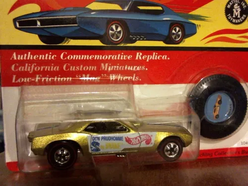 Vista 2 de 1993 Hot Wheels Exclusive Series II Don Prudhomme Gold Snake Car con botón a juego