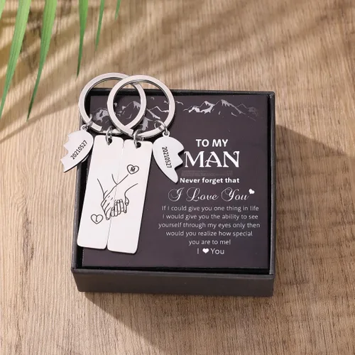 Vista 8 de Regalos para parejas, llaveros personalizados a juego para parejas, juego de llaveros personalizados con nombre para novio y novia