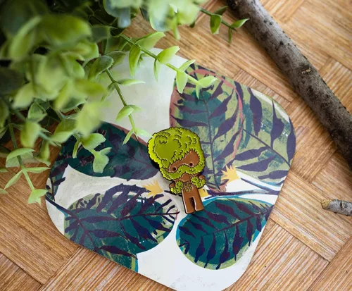 Vista 3 de Marvel Studios I Am Groot - Pin esmaltado exclusivo de edición limitada Broche de metal accesorios para mochila, ropa, sombreros Regalos
