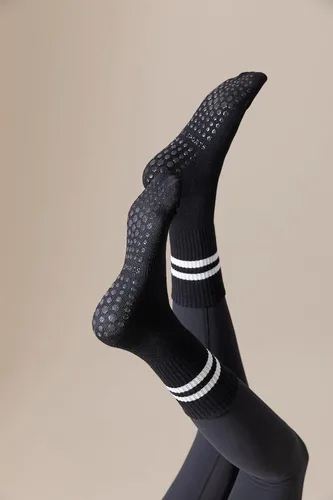 Vista 4 de Calcetines antideslizantes de yoga para mujer con agarre de pilates con agarres, calcetines atléticos para hospital para mujer