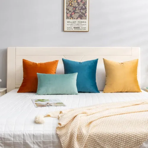 Vista 6 de Juego de 4 fundas de almohada decorativas de 26 x 26 pulgadas para cama, sofá, fundas de almohada de terciopelo suave extra grande para decoración