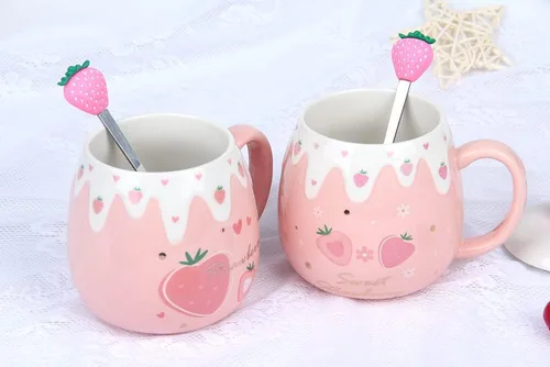 Vista 6 de Taza rosa, lindas tazas de fresa con cuchara coladora de tapa, regalos para mujeres, tazas de café de cerámica, taza de té Kawaii de 15 onzas