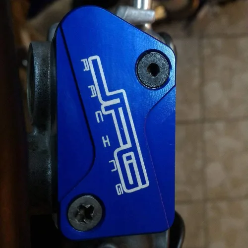 Vista 2 de Juego de Tapa CNC para Depósito de Líquido de Frenos Delantero y Trasero de Moto Compatible con YZ125 YZ250 YZ426F-450F 08-21 YZ250F 07-21 YZ125X