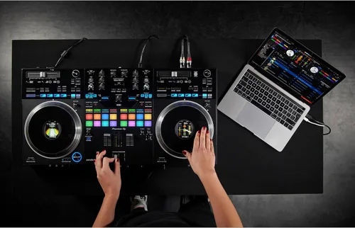 Vista 6 de Controlador DJ Serato Pioneer DDJ-REV7 de 2 plataformas con cubierta de policarbonato Decksaver DS-PC-DDJREV7 para Pioneer DDJ-REV7