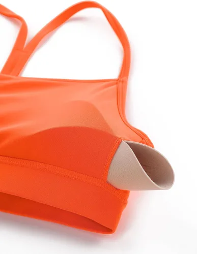 Vista 5 de CRZ YOGA Butterluxe - Brasier deportivo con espalda en Y para mujer, con espalda cruzada, de bajo impacto, tirantes delgados, para entrenamiento