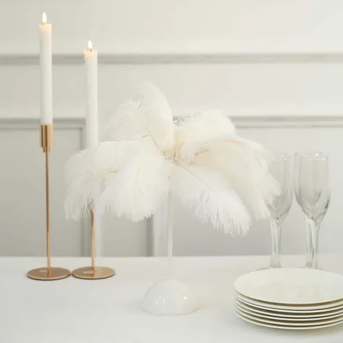Vista 2 de Efavormart - Lámpara de mesa LED de plumas de avestruz blanca de 15 pulgadas, centro de mesa inalámbrico con pilas para bodas y fiestas, luz