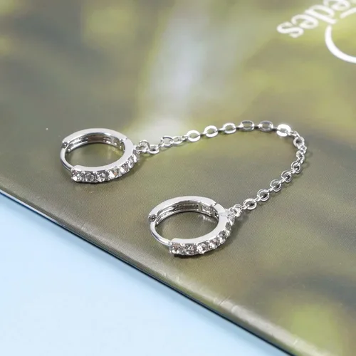 Vista 4 de Aretes de aro de doble cadena bohemia, aretes de cadena de aro de circonita dorada, aretes de cadena punk con diamantes de imitación, aretes