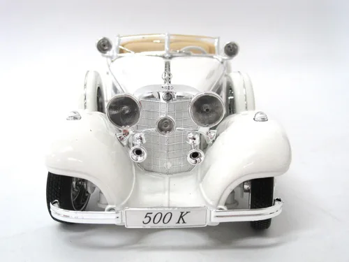 Vista 4 de Maisto Premier Edition 1:18 Serie PE 1936 Mercedes 500K Blanco 200-089