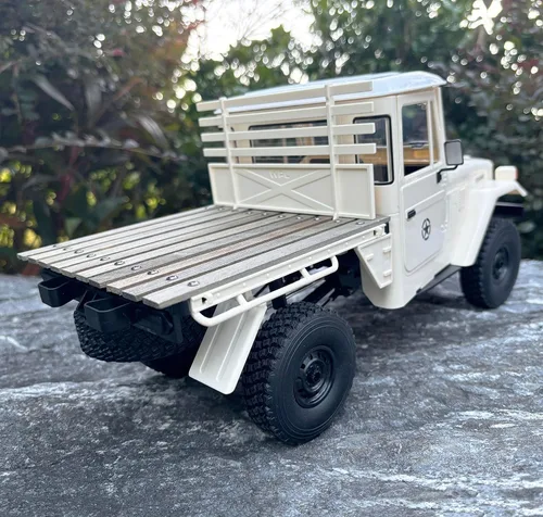 Vista 7 de HLSFWDRIVE WPL C44 RC Rock Crawler RC Camión 4x4 Off Road RTR Escala 1/16 Pastilla de orugas con control remoto todo terreno Full proporcional 370