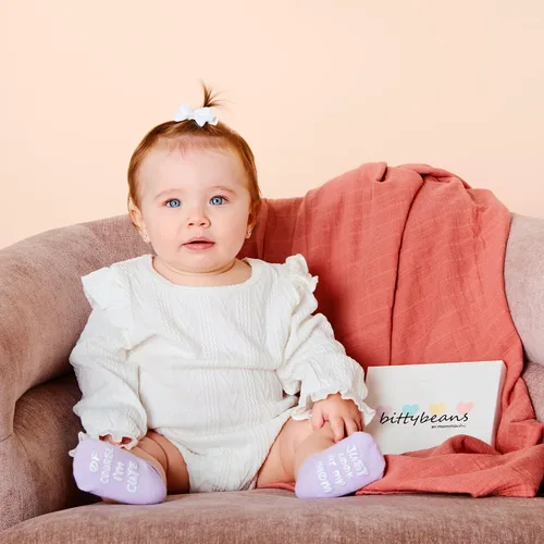 Vista 3 de Mommachi - Juego de calcetines para bebé, regalos de baby shower neutros y artículos esenciales para recién nacidos, Pasteles
