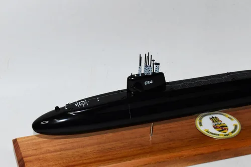 Vista 2 de Squadron Nostalgia LLC USS George C. Marshall SSBN-654 Modelo submarino (BlackHull), modelo a escala, caoba, Benjamin Franklin