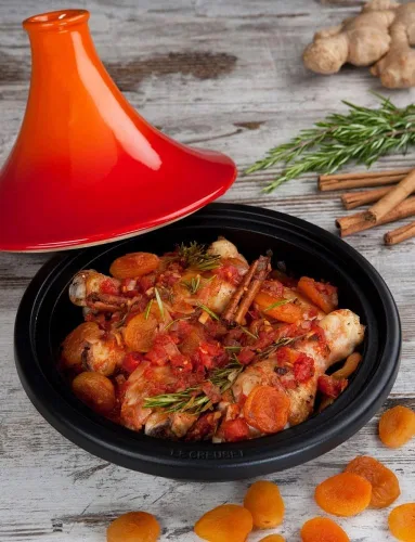 Vista 2 de Le Creuset Tagine marroquí de hierro fundido esmaltado, 2.5 cuartos de galón., Llama