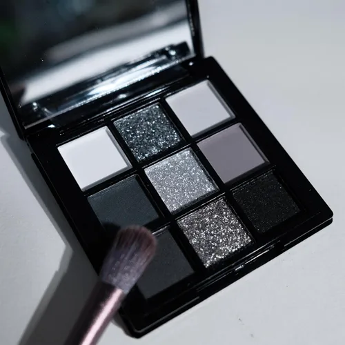 Vista 19 de Erinde Paleta de maquillaje de sombra de ojos de 9 colores con purpurina y lavanda brillante y mate, violeta, malva, púrpura oscura, plateado