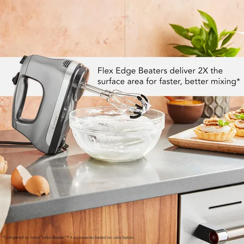 Vista 7 de KitchenAid Paquete de batidora de mano de 7 velocidades (KHM7210) con accesorio de batidor de borde flexible