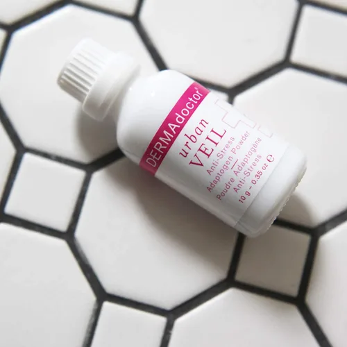 Vista 5 de DERMAdoctor Polvo adaptógeno antiestrés Urban Veil