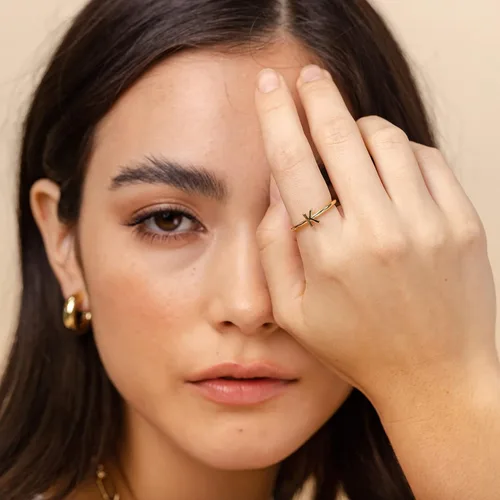 Vista 2 de PAVOI - Anillo ajustable con iniciales chapado en oro de 14 quilates Anillo de moda para mujer