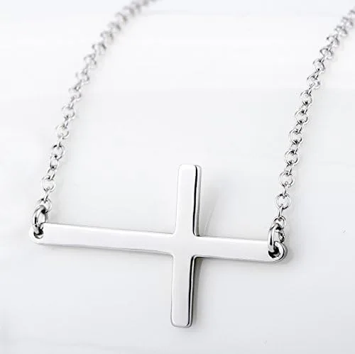 Vista 3 de Collar con cruz ubicada de costado de plata de ley 925