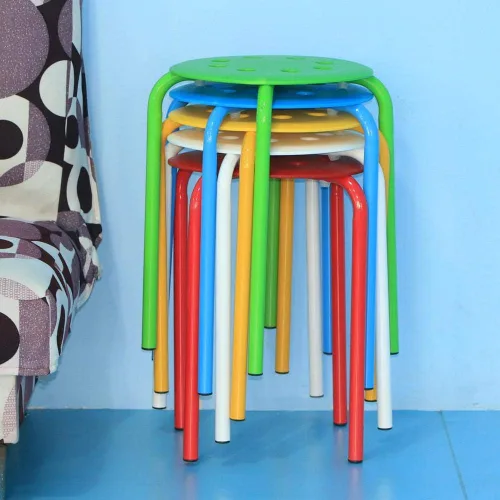 Vista 5 de Topeakmart, conjunto de 5 taburetes redondos de plástico, set de taburetes para bar, colores azul, verde, rojo, blanco y amarillo