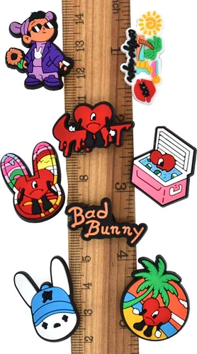 Vista 4 de SHINQEAR Dijes de zapatos de dibujos animados para decoración de zapatos, sandalias, pulsera de zapatos, pulseras, accesorios para hombres