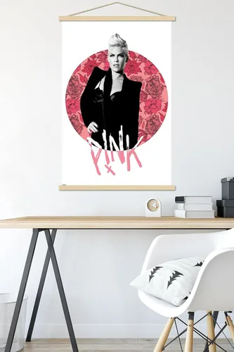 Vista 5 de Trends International P!nk - Póster de pared de flores, 22.37 x 34.00 pulgadas, paquete de impresión premium y colgador de madera de haya