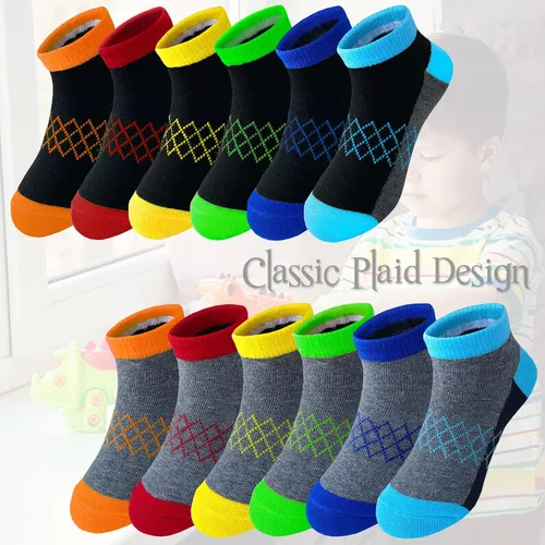 Vista 4 de 12 pares de calcetines de algodón atléticos de corte bajo para niños pequeños y grandes de 3 a 10 años