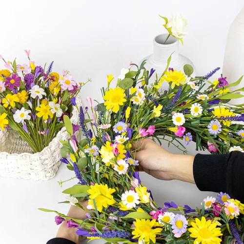 Vista 3 de LLZLL Decoraciones de primavera para el hogar, corona de primavera de 22 pulgadas, coronas artificiales de verano con hojas de eucalipto, lavanda