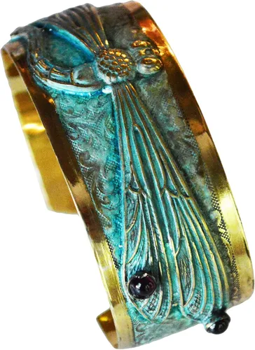 Vista 4 de Elaine Coyne Verdigris Patina - Brazalete decorativo de libélula - Amatista y granate