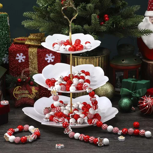 Vista 5 de Misdary 200 piezas de cuentas navideñas para manualidades, cuentas navideñas de madera, rojas y blancas, caramelo de menta, jengibre para joyería