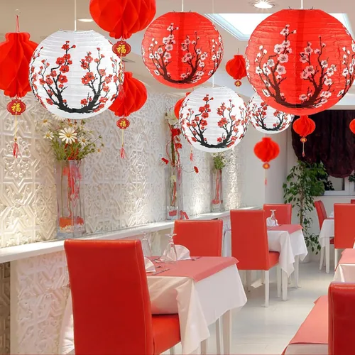 Vista 8 de 18 piezas de decoraciones de fiesta Hibachi, linternas japonesas y linternas chinas rojas Cherry blossom and red lanterns create a layered party