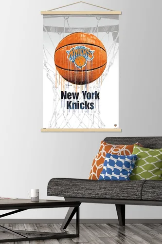 Vista 2 de Trends International NBA New York Knicks - Póster de pared de Drip Basketball 21, 22.375 x 34 pulgadas, paquete de impresión premium y colgador