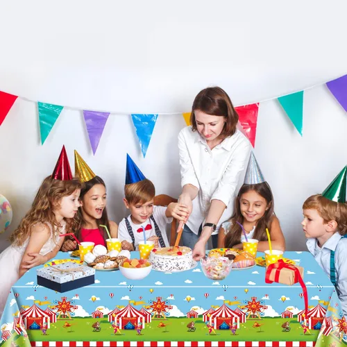 Vista 3 de Paquete de 4 manteles con temática de circo, 51 x 87 pulgadas, mantel rectangular desechable de plástico para carnaval, mantel a rayas rojas