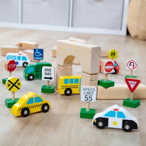 Vista 9 de Vehículos y señales de tráfico de madera Melissa & Doug con 6 autos y 9 signos